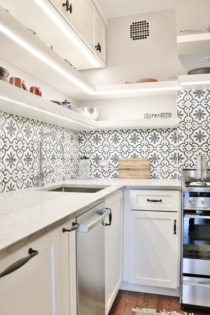 Dura Supreme kitchen design by Michelle Raymer or Andersonville Kitchen & Bath, Chicago, IL. Photography by Monica Malewski.