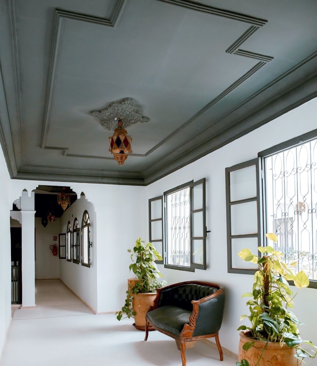 Applied molding on a ceiling can make a beautiful statement, photography by Toa Heftiba
